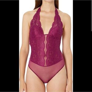 B.TEMPT'D -413 Wacoal Women's Ciao Bella Lingerie Lace Halter Bodysuit Magenta S